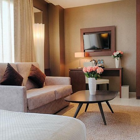 Az Hotels Зеларда Екстериор снимка