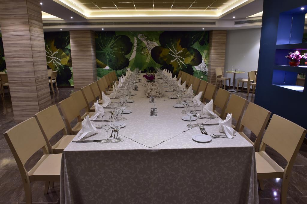 Az Hotels Зеларда Екстериор снимка