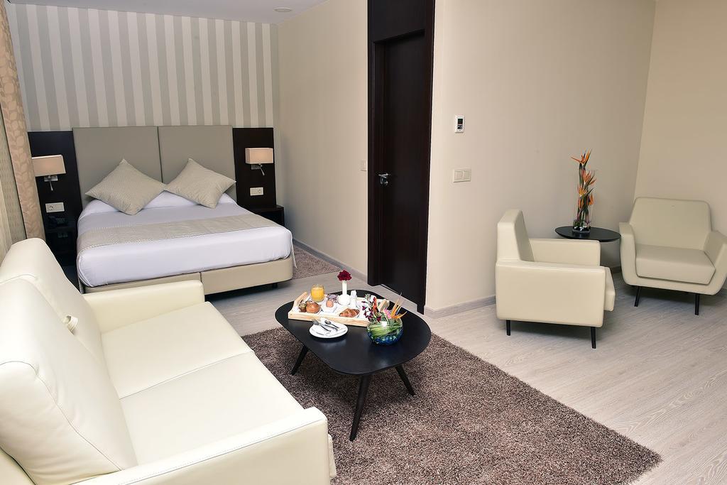 Az Hotels Зеларда Екстериор снимка