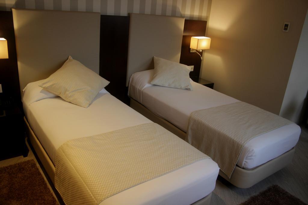 Az Hotels Зеларда Екстериор снимка