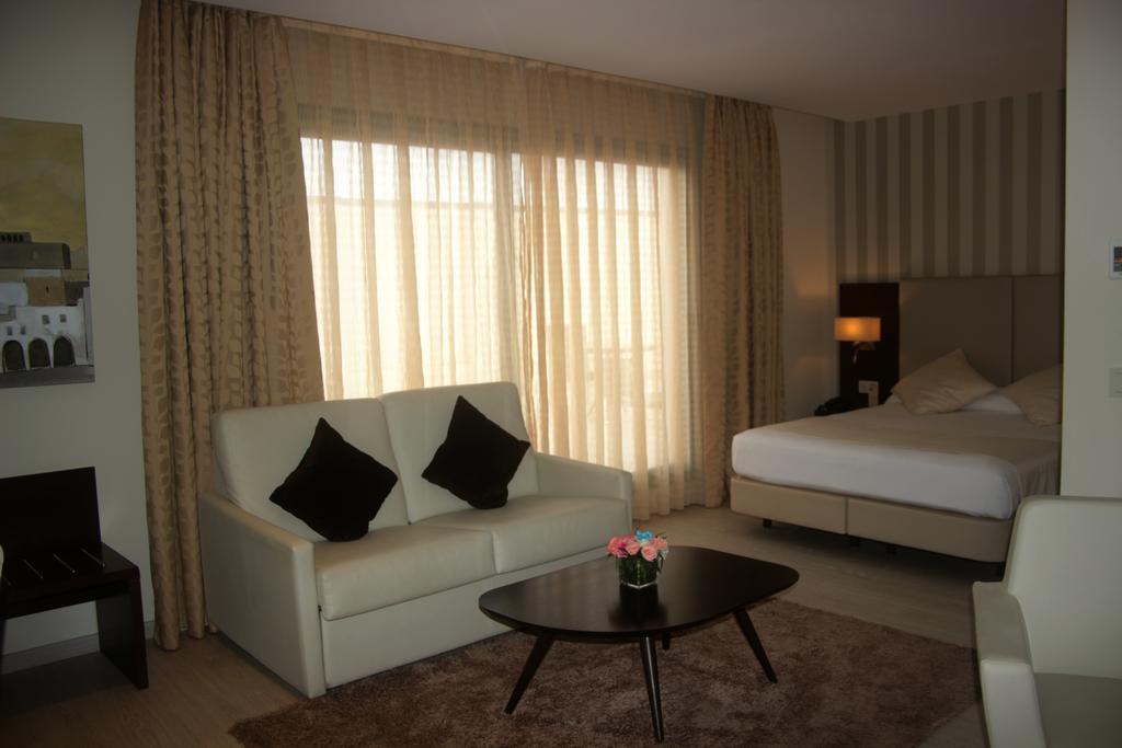 Az Hotels Зеларда Екстериор снимка