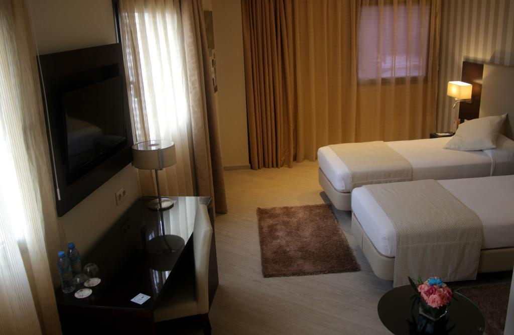 Az Hotels Зеларда Екстериор снимка