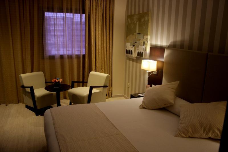 Az Hotels Зеларда Екстериор снимка