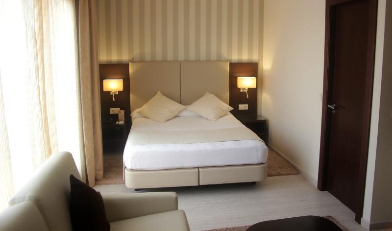 Az Hotels Зеларда Екстериор снимка
