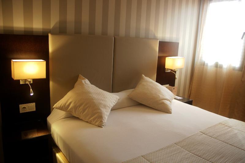 Az Hotels Зеларда Екстериор снимка