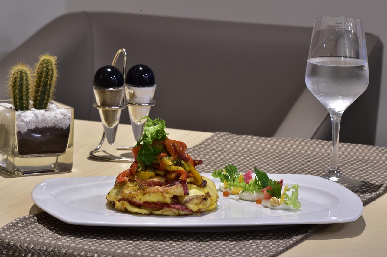 Az Hotels Зеларда Екстериор снимка