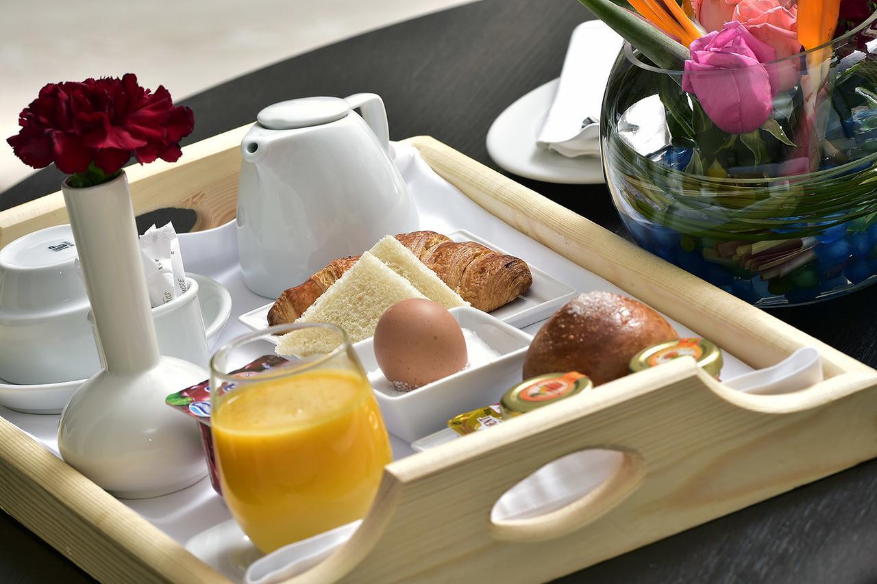 Az Hotels Зеларда Екстериор снимка