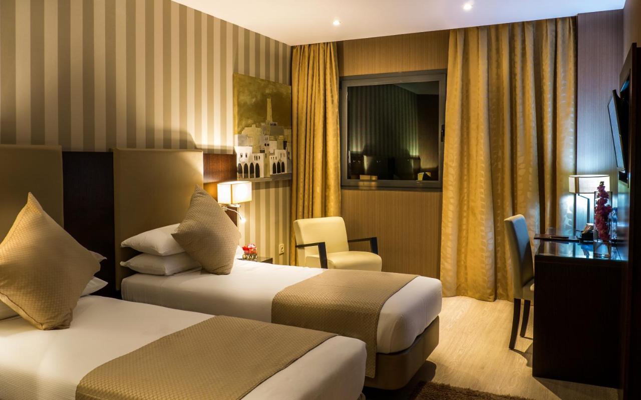 Az Hotels Зеларда Екстериор снимка