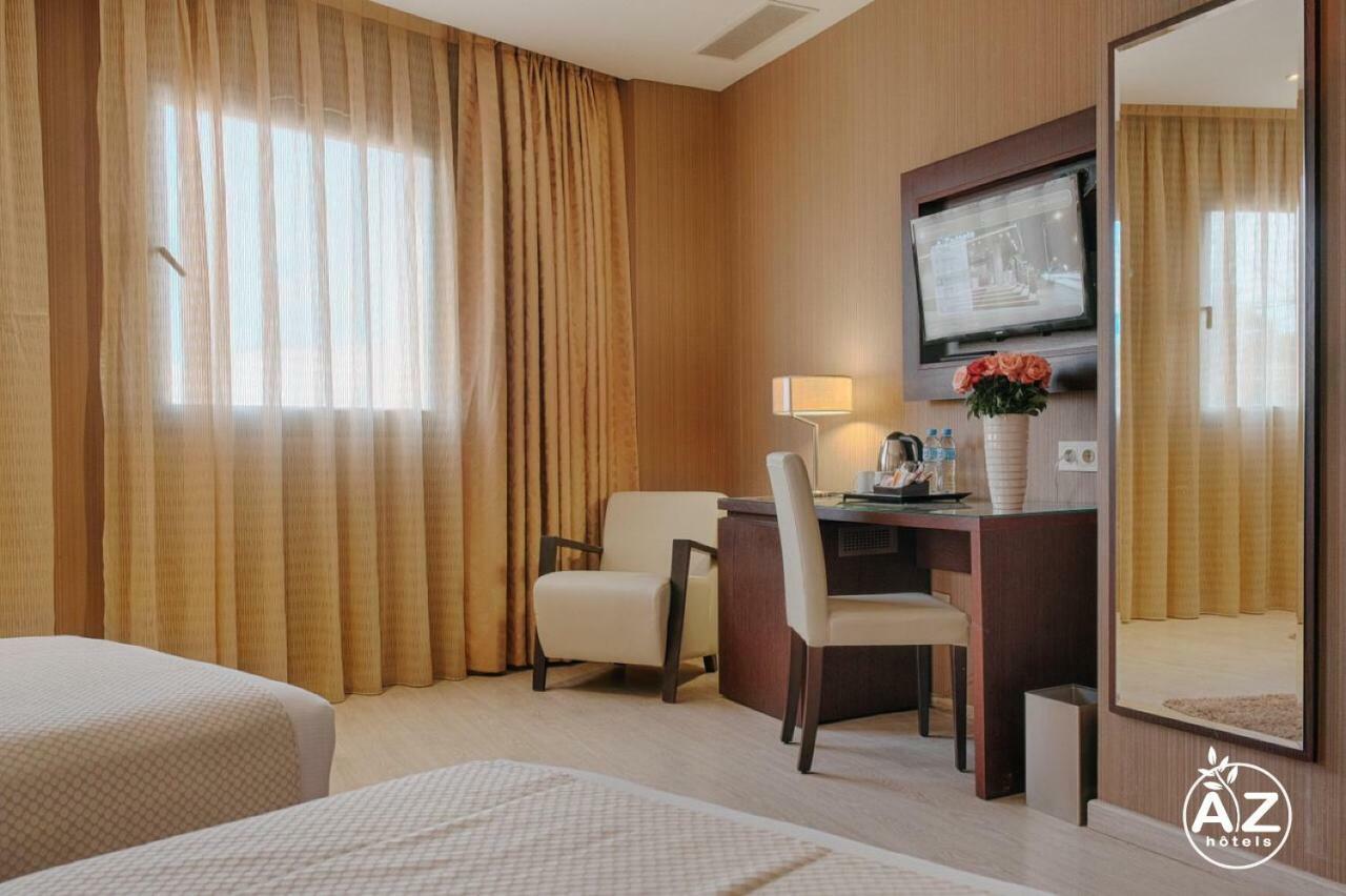 Az Hotels Зеларда Екстериор снимка