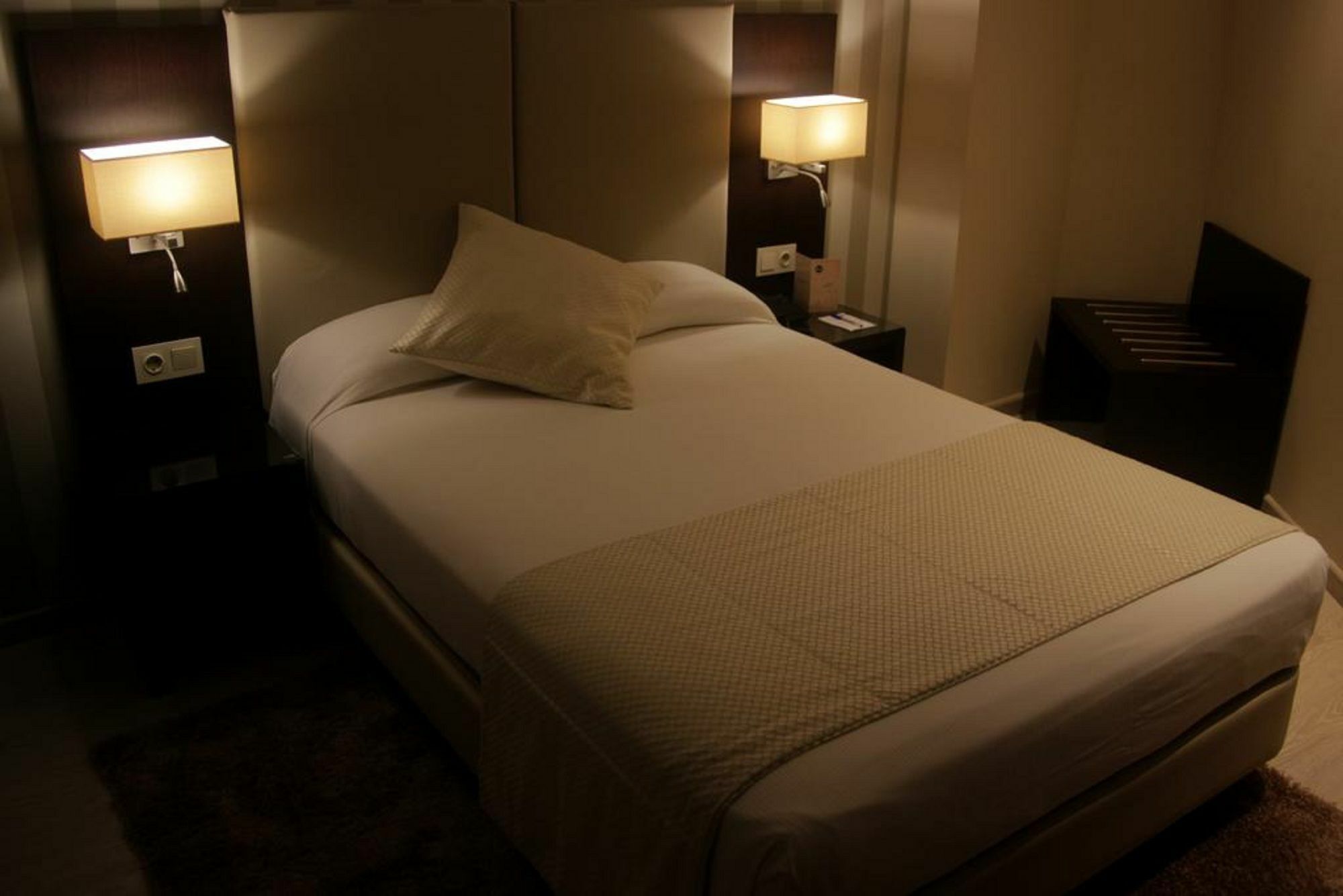Az Hotels Зеларда Екстериор снимка