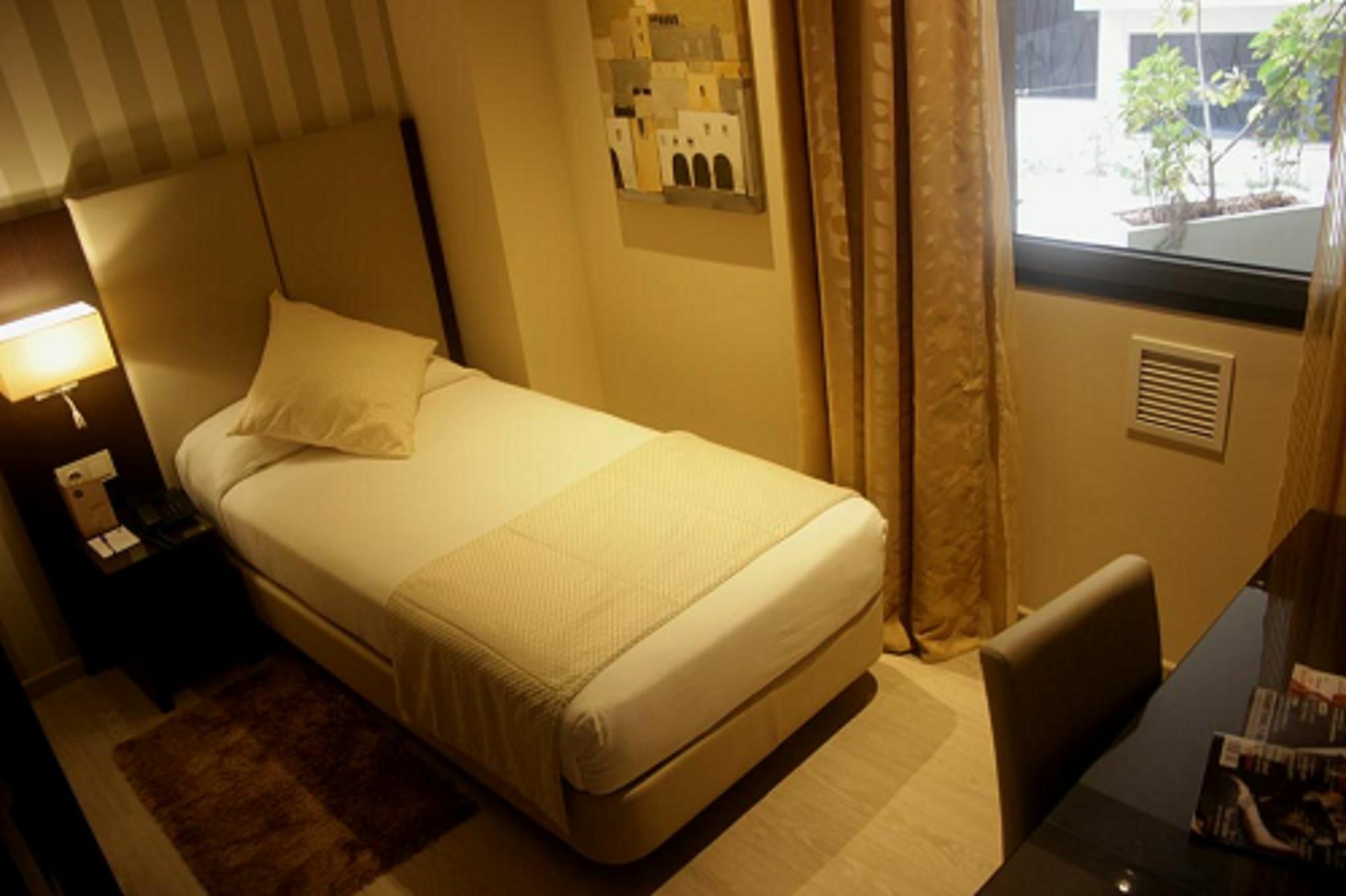 Az Hotels Зеларда Екстериор снимка