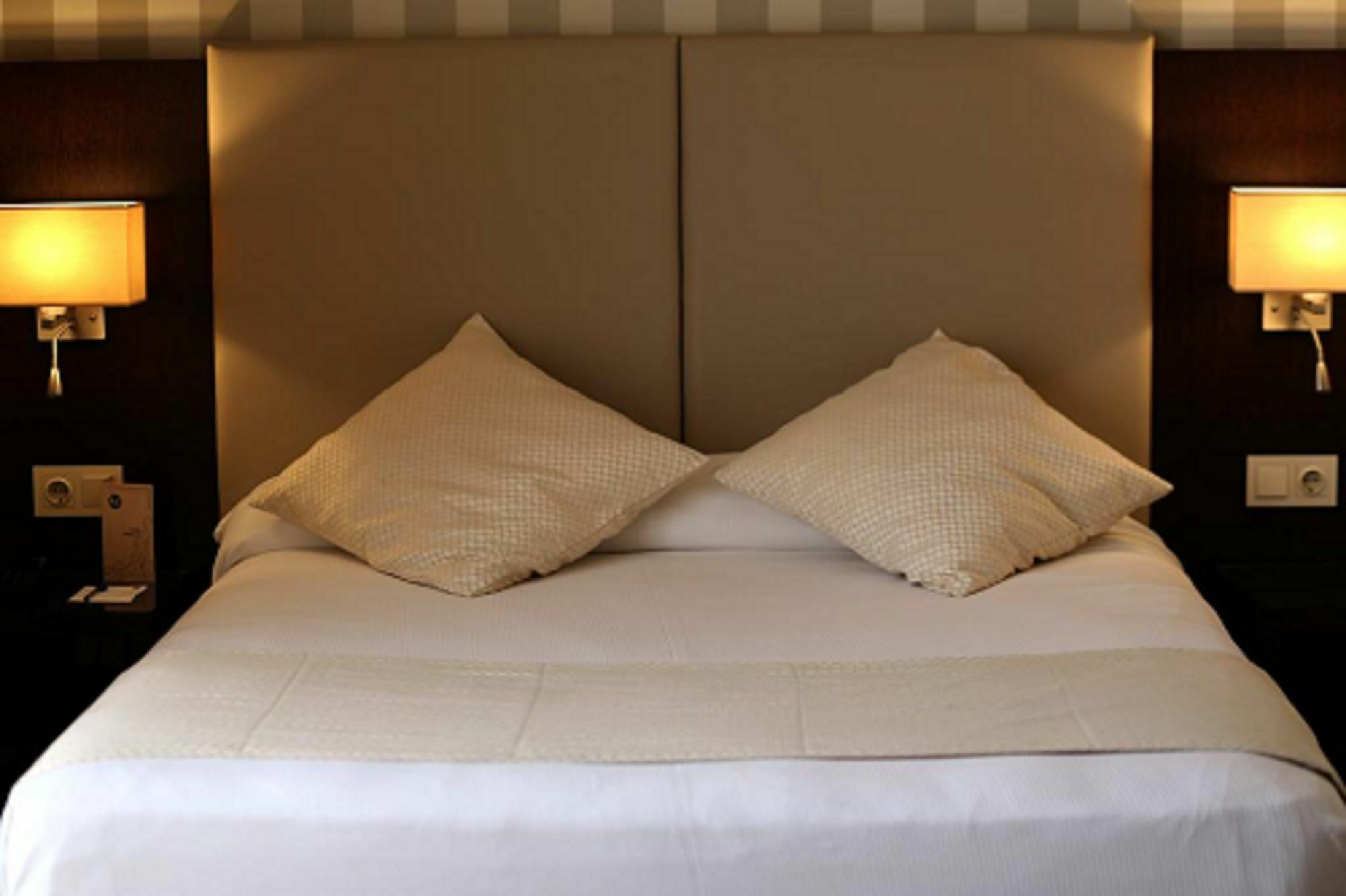 Az Hotels Зеларда Екстериор снимка