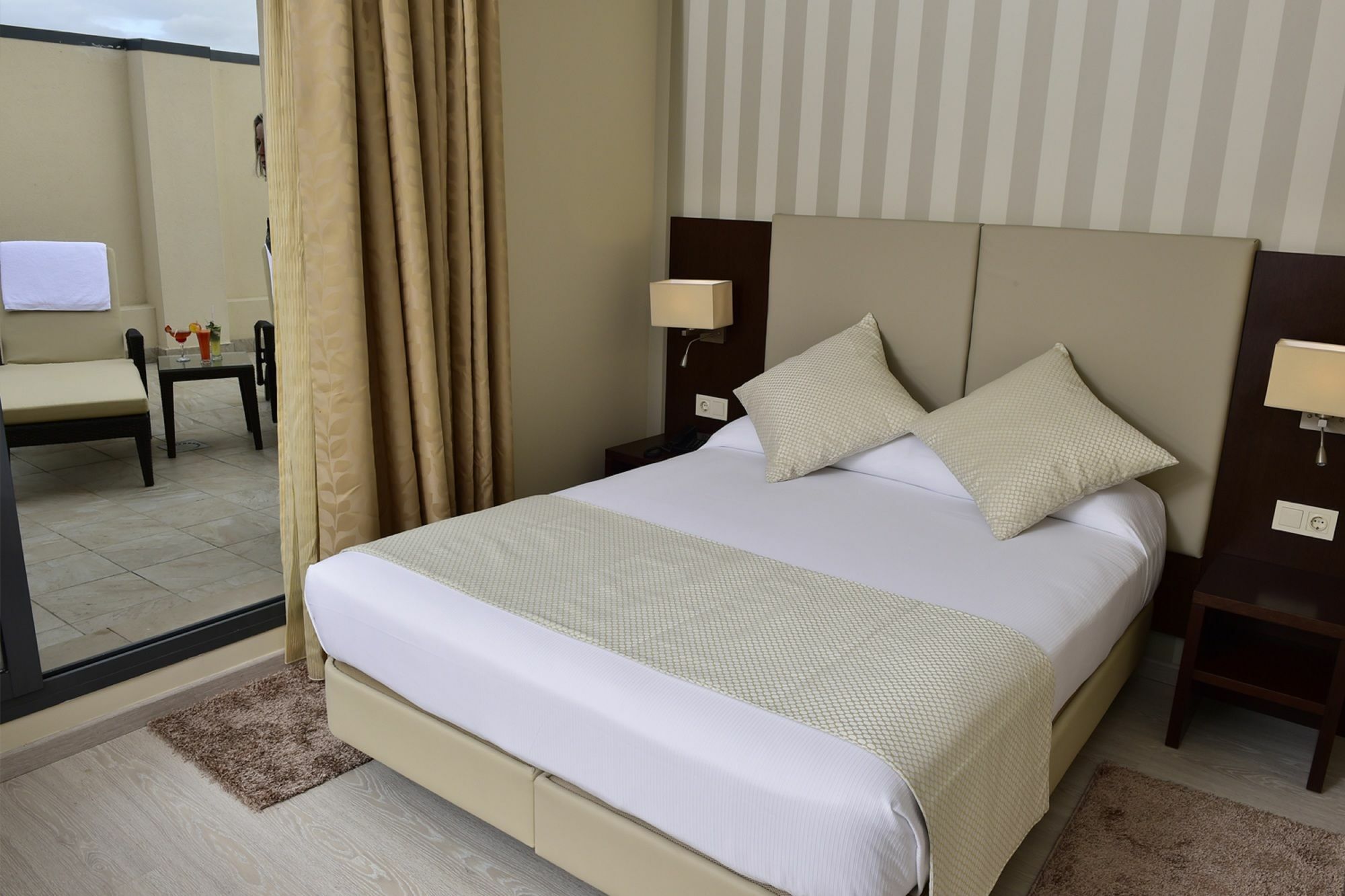 Az Hotels Зеларда Екстериор снимка