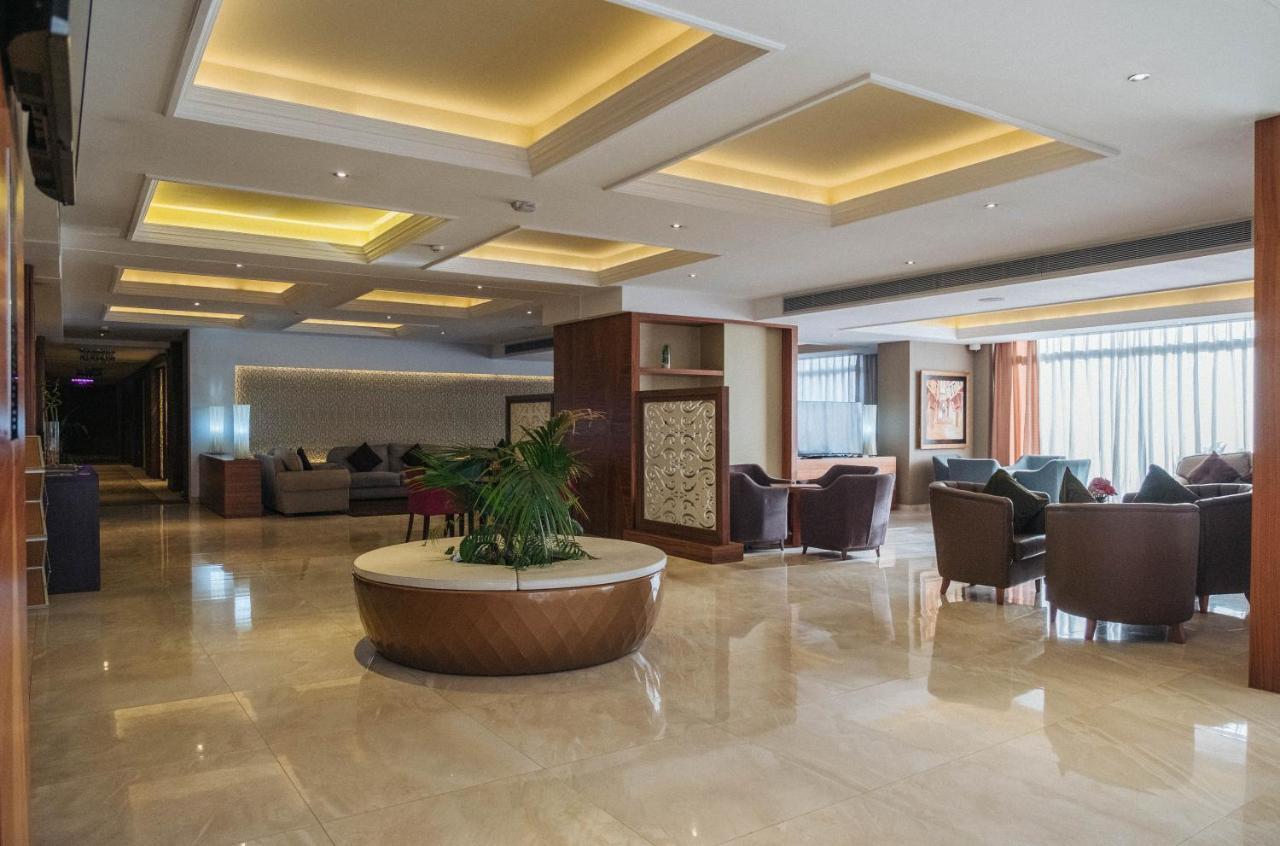 Az Hotels Зеларда Екстериор снимка