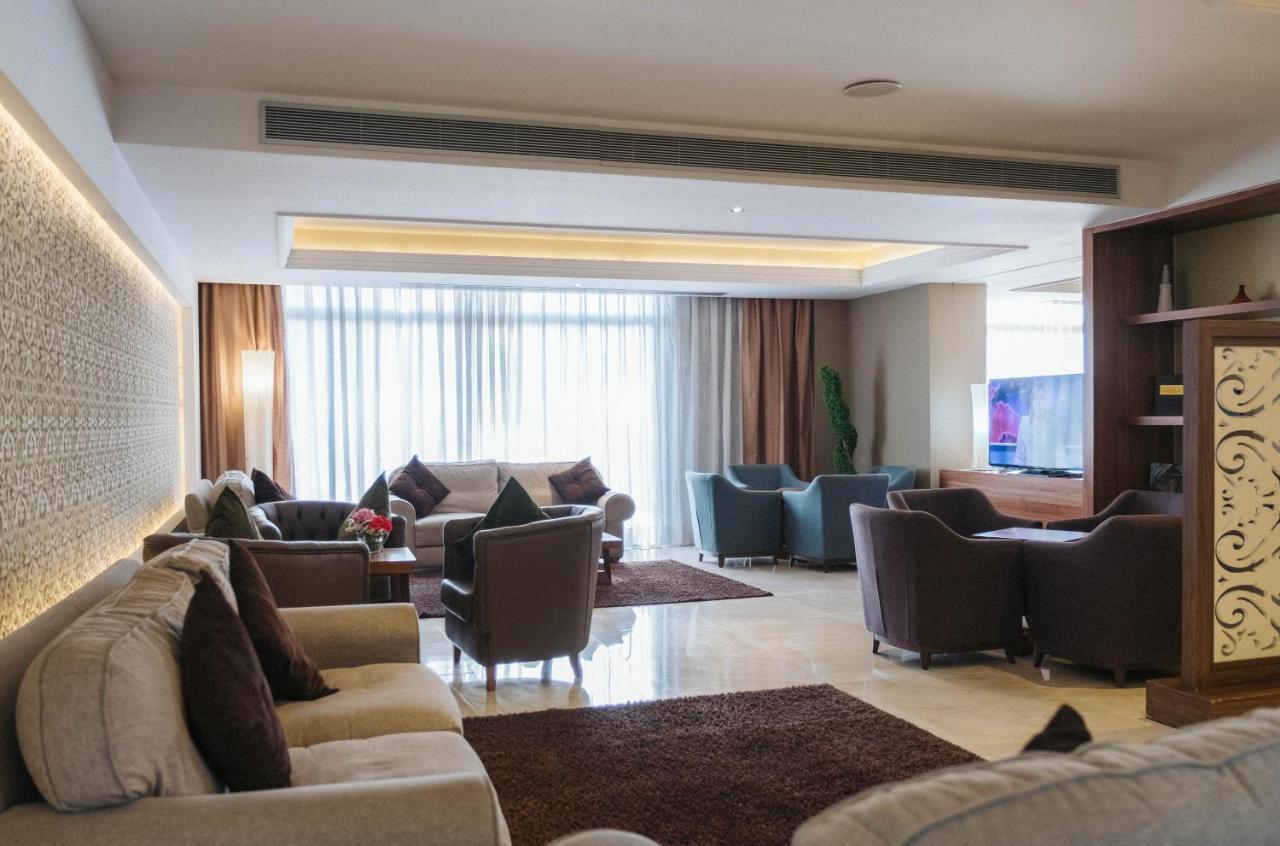 Az Hotels Зеларда Екстериор снимка